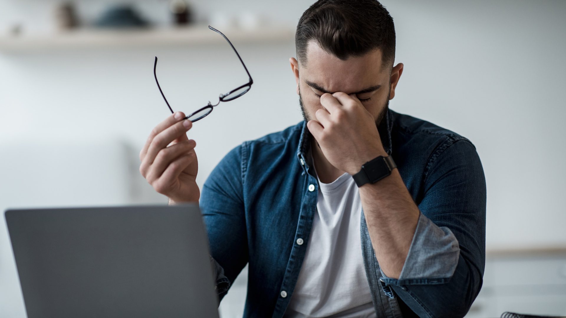 Healthy Digital Life: 10 Essential Health Tips for Daily PC & Mobile Users
