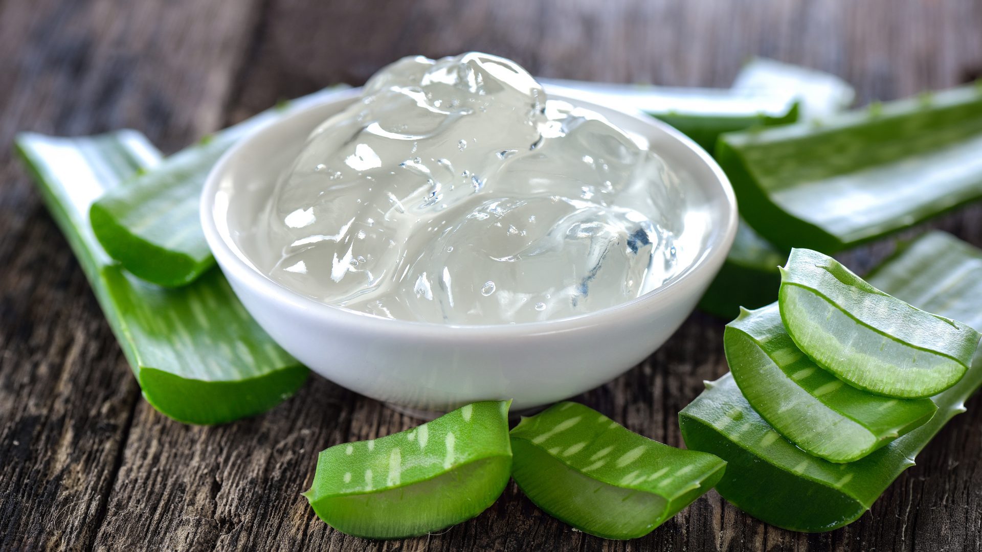 Apply Aloe Vera Before Bed for Natural Skin Repair