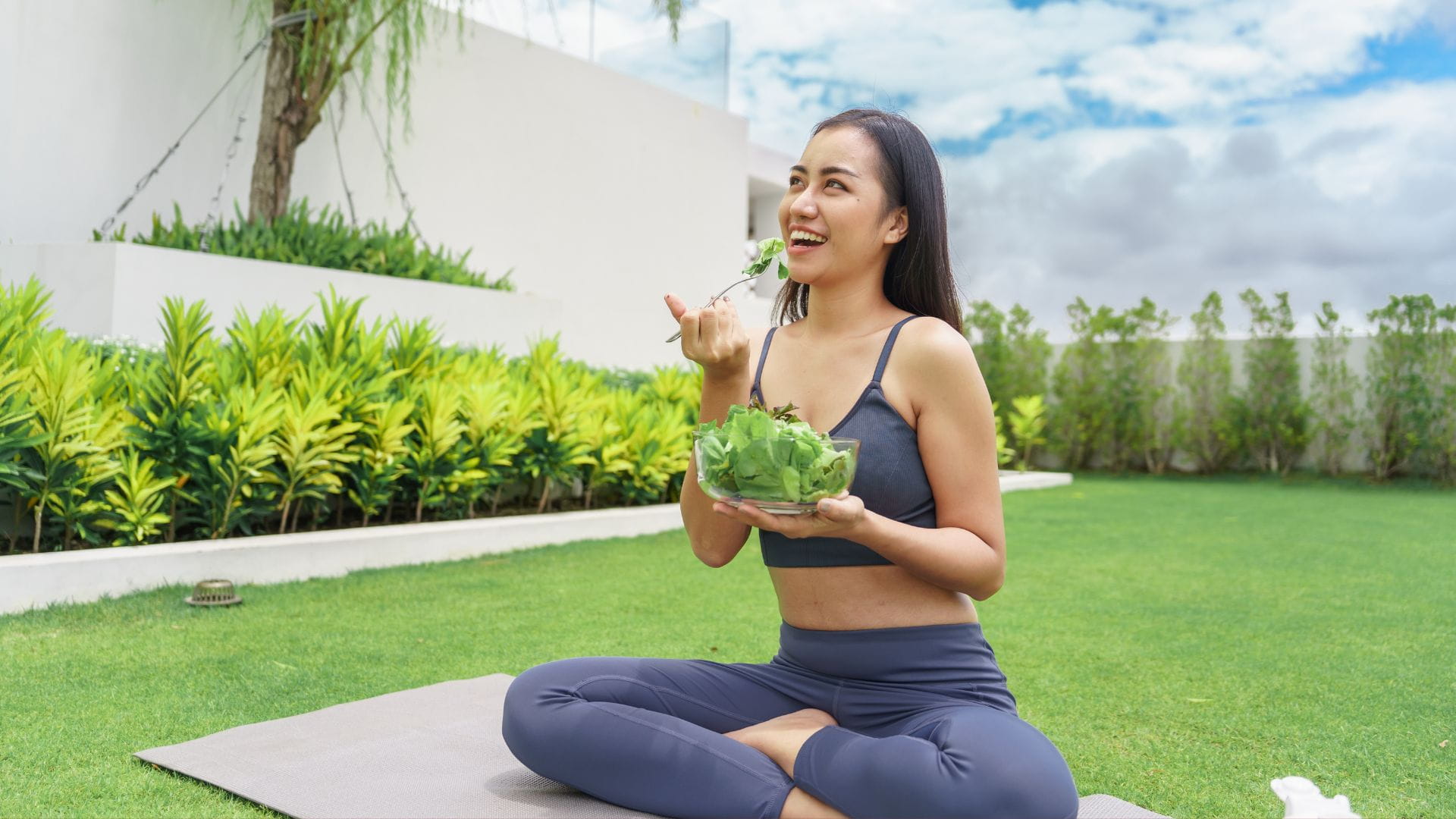 Why Eating Without Distractions Improves Digestion and Supports Gut Health Naturally
