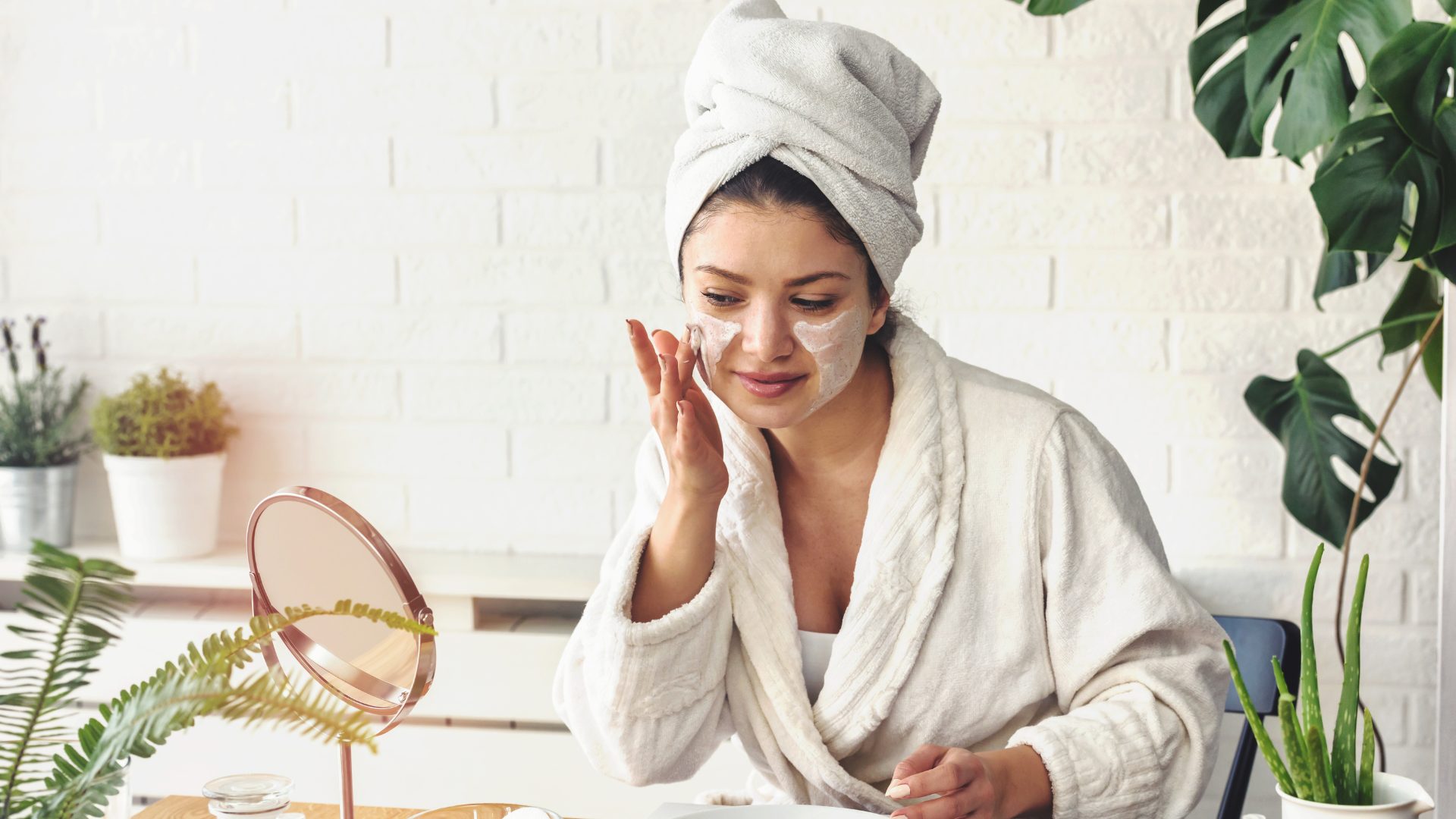 Natural Glowing Skin Tips at Home (No Chemicals)
